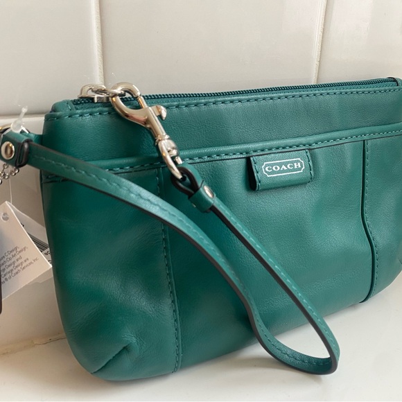 NWT Coach Jade Medium Wristlet - Picture 2 of 6